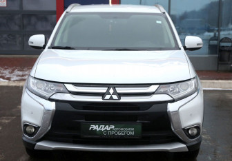Подержанный автомобиль Mitsubishi Outlander 2016 года (2 фото)