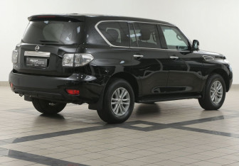 Подержанный автомобиль Nissan Patrol 2011 года (4 фото)