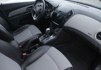 Подержанный автомобиль Chevrolet Cruze Hatchback 2014 года (9 фото)