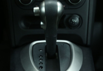 Подержанный автомобиль Nissan Qashqai 2012 года (14 фото)