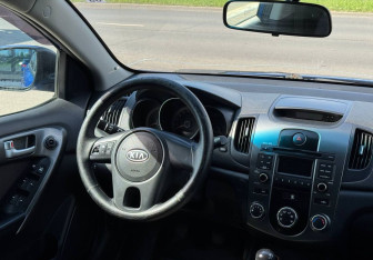 Подержанный автомобиль Kia Cerato Sedan 2010 года (15 фото)