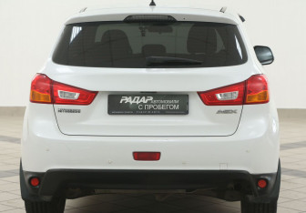 Подержанный автомобиль Mitsubishi ASX 2013 года (3 фото)