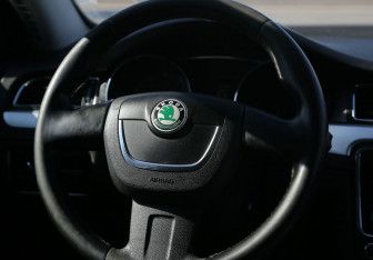 Подержанный автомобиль Skoda Superb Liftback 2011 года (16 фото)