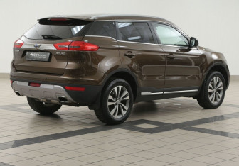 Подержанный автомобиль Geely Atlas 2019 года (4 фото)