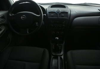 Подержанный автомобиль Nissan Almera Classic 2012 года (12 фото)