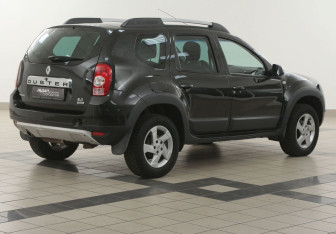 Подержанный автомобиль Renault Duster 2013 года (4 фото)