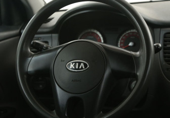 Подержанный автомобиль Kia Rio Hatchback 2010 года (16 фото)