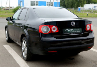 Подержанный автомобиль Volkswagen Jetta Sedan 2008 года (4 фото)