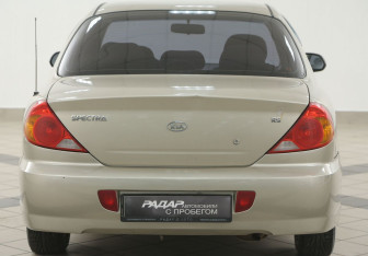 Подержанный автомобиль Kia Spectra Sedan 2008 года (3 фото)