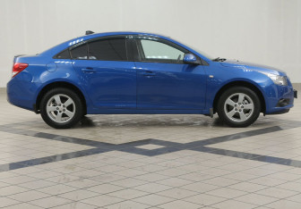Подержанный автомобиль Chevrolet Cruze Sedan 2011 года (5 фото)