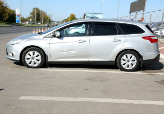 Подержанный автомобиль Ford Focus Wagon 2013 года (8 фото)