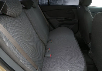 Подержанный автомобиль Kia Rio Sedan 2010 года (11 фото)