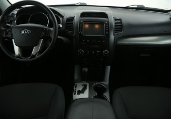 Подержанный автомобиль Kia Sorento 2010 года (12 фото)