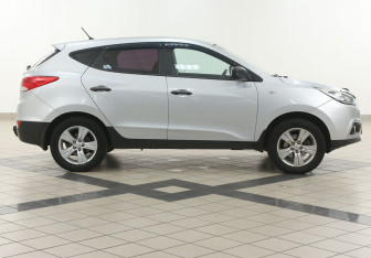 Подержанный автомобиль Hyundai ix35 2015 года (5 фото)