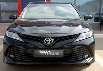 Подержанный автомобиль Toyota Camry Sedan 2018 года (2 фото)