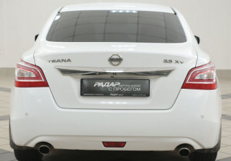 Подержанный автомобиль Nissan Teana 2014 года (3 фото)