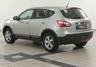 Подержанный автомобиль Nissan Qashqai 2011 года (2 фото)