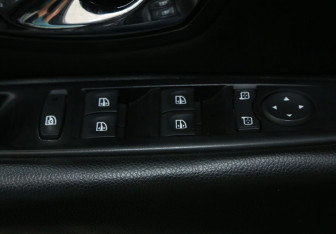 Подержанный автомобиль Renault Fluence 2012 года (17 фото)