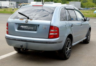 Подержанный автомобиль Skoda Fabia Wagon 2002 года (6 фото)