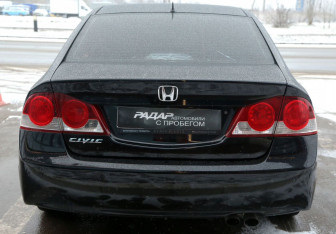 Подержанный автомобиль Honda Civic Sedan 2006 года (5 фото)