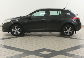 Подержанный автомобиль Renault Megane Hatchback 2010 года (7 фото)