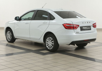 Подержанный автомобиль LADA (ВАЗ) Vesta Sedan 2021 года (2 фото)
