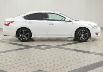 Подержанный автомобиль Nissan Teana 2014 года (5 фото)