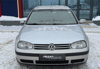 Подержанный автомобиль Volkswagen Golf Hatchback 1998 года (2 фото)