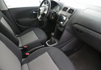 Подержанный автомобиль Volkswagen Polo Sedan 2014 года (9 фото)