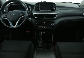 Подержанный автомобиль Hyundai Tucson 2019 года (12 фото)