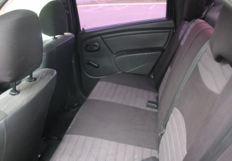 Подержанный автомобиль Renault Logan Sedan 2010 года (12 фото)