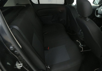 Подержанный автомобиль Renault Sandero 2015 года (11 фото)