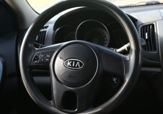 Подержанный автомобиль Kia Cerato Sedan 2010 года (16 фото)