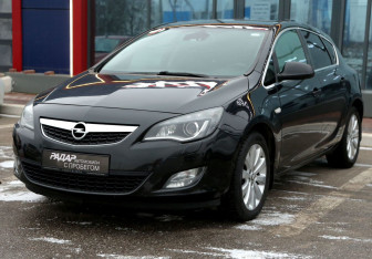 Подержанный автомобиль Opel Astra Hatchback 2011 года (3 фото)