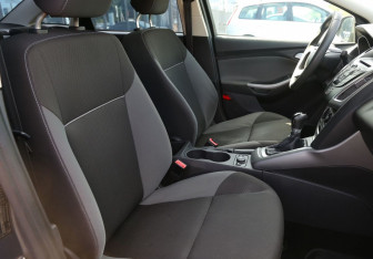 Подержанный автомобиль Ford Focus Sedan 2011 года (10 фото)