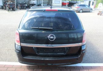 Подержанный автомобиль Opel Astra Wagon 2007 года (6 фото)