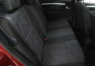 Подержанный автомобиль Renault Sandero 2010 года (11 фото)