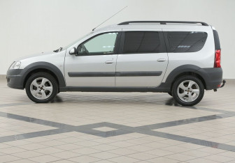 Подержанный автомобиль LADA (ВАЗ) Largus Wagon 2018 года (7 фото)