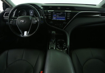 Подержанный автомобиль Toyota Camry Sedan 2019 года (12 фото)