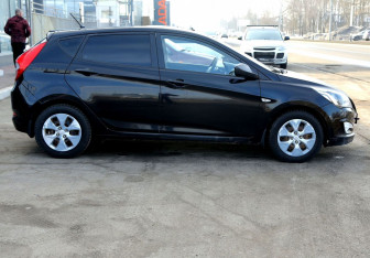 Подержанный автомобиль Hyundai Solaris Hatchback 2014 года (7 фото)