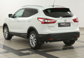 Подержанный автомобиль Nissan Qashqai 2014 года (2 фото)