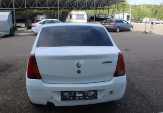 Подержанный автомобиль Renault Logan Sedan 2009 года (6 фото)