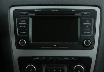 Подержанный автомобиль Skoda Octavia Liftback 2011 года (13 фото)