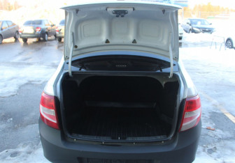 Подержанный автомобиль LADA (ВАЗ) Granta Sedan 2012 года (16 фото)