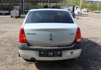 Подержанный автомобиль Renault Logan Sedan 2008 года (6 фото)