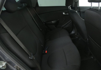 Подержанный автомобиль Kia Rio Sedan 2015 года (11 фото)