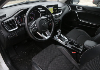 Подержанный автомобиль Kia Ceed Hatchback 2018 года (17 фото)