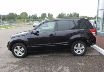 Подержанный автомобиль Suzuki Grand Vitara 2010 года (4 фото)
