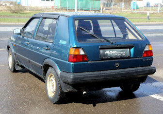 Подержанный автомобиль Volkswagen Golf Hatchback 1990 года (4 фото)