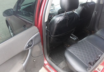 Подержанный автомобиль Ford Focus Hatchback 2002 года (11 фото)